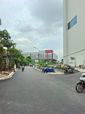 nhà 4 tầng khu phân lô 591 thiên lôi - đi bộ sang aeon - oto đỗ cửa 24/7