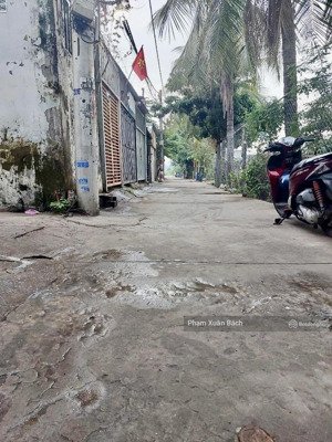 nhà 347m2, bình chiều -thủ đức hiện tại có 18 phòng trọ và 1 kho dòng tiền 30tr/1 thángi