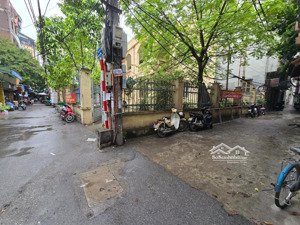 em cần bán nhà 5 tầng vị trí đẹp, ô tô 7 chỗ đỗ cửa, vừa ở vừa cho thuê cực đỉnh