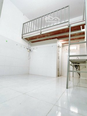 phòng xịn 2tr5 gác cao máy lạnh, thang máy, hầm xe gần gò mây & đh công thương