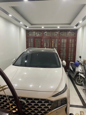 bán siêu phẩm vũ hữu, mặt đường lớn, khu trung tâm có nhiều tiện ích và thuận tiện giao thông