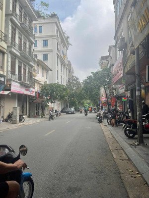 bán gấp. nhà 6 tầng thang máy. hai bà trưng. hơn 8 ty