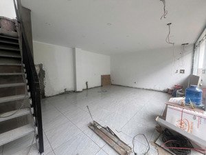 em quân! cho thuê mặt bằng kinh doanh 5x6m cạnh gateway, thảo điền, 1 trệt 1 lầu. giá thuê 20tr/th