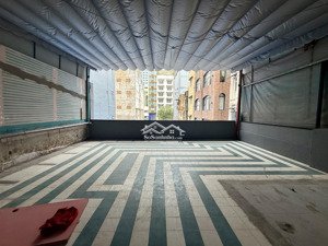 cho thuê nhà đường đông du trung tâm q1
8x18m