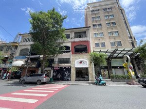 cho thuê mt 157 đồng khởi q1 (dt : 4,5x25m , 3 tầng trống suốt ,giá 200tr/1 tháng