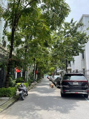 thực sự hiếm-bán gấp liền kề 5 tầng đẹp kđt văn quán-phân lô vỉa hè-oto tránh đỗ-70m2-16.8 tỷ