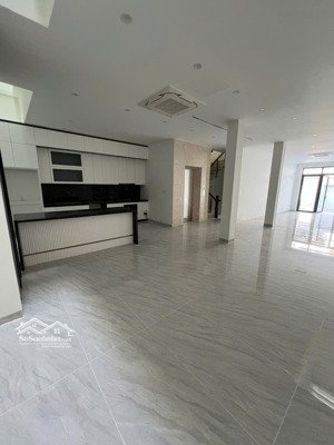 biệt thự đẹp mà rẻ chỉ có mỗi căn này, 8x20 3 tầng thang máy chỉ 33 tỉ tại quận 5