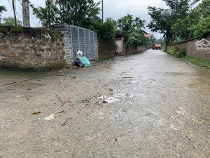 cần bán lô đất tại thôn 6 xã yên bình ô 2mặt tiền phun thổ cư dt 196,3m2 mặt tiền 6,26m hậu 6,28m