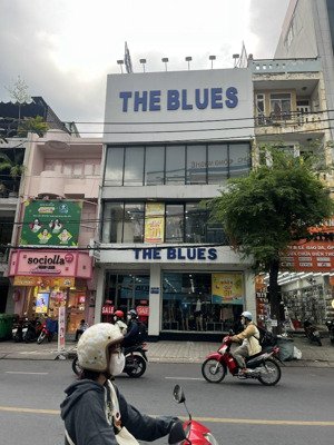 cho thuê mt 22-24 nguyễn gia trí, d2 cũ q. bt (dt: 8x20m 3 tàng , giá 180tr)