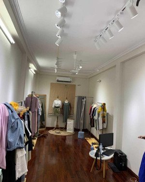 bán nhà gần mặt đường ngọc lâm, q long biên. sẵn dòng tiền cho thuê hàng tháng