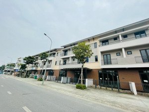 bán nhà phố mặt tiền vị trí đẹp, kết nối trung tâm hà nội thuận lợi