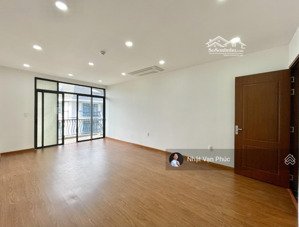 văn phòng 35m2 có ban công lớn, view công viên, thang máy, máy lạnh, hầm để xe - giá thuê 7tr