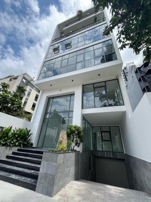 cho thuê toà nhà gần trương văn bang 8x20m, giá chỉ 95tr/ tháng