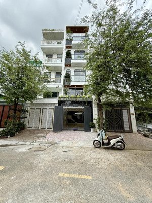 nhà bên trường học, sát gò vấp, đường tô ngọc vân, dt:4x20m, lửng, 3lầu, 4pn, gara ôtô, sân thượng