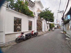 nhà 3 tầng tặng full nội thất đường tch 10 , phường tân chánh hiệp, q12, dt 82m2 (4mx22m) 7,7tỷ.