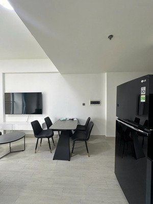 the park residence 2pn1wc full nt 2tỷ5 tl duy nhất view hồ bơi lh thơ