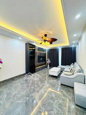 nhà đẹp! phố thịnh hào ,trước nhà thoáng, gần phố , nhà xây mới đẹp 35 m2* 4t