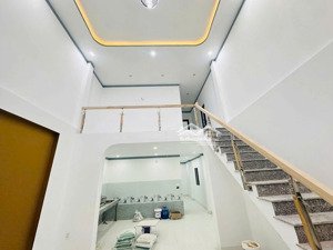 bán nhà 1 trệt 1 lầu tại mỹ xuân dt 100m2, 2pn, 2wc, mặt tiền 5m, ngõ 5m. nhà báo đẹp
