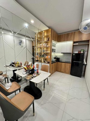 nhà mặt phố giáp bát (4ngủ vskk, nội thất cơ bản đầy đủ) lh: miễn tiếp môi giới)