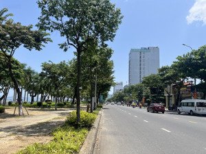 bán đất 250m2 rộng 10m đường trần hưng đạo, đối diện novotel & toà nhà trái bắp tp đà nẵng