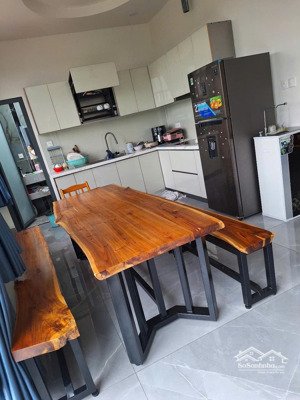 nhà lô góc 2 mặt tiền , diện tích sàn 450m , làm văn phòng cho thuê thu nhập 35/tháng