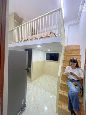 cho thuê phòng gác full nội thất cao cấp cửa sổ ngay chợ phạm văn hai tân bình