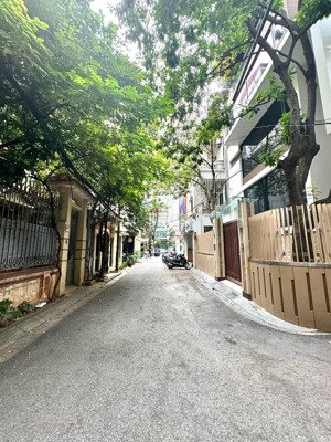 bán nhà phân lô láng hạ - dt 66m2 - 6 tầng x mt 5m . nhà hot 3 năm không có nhà bán nhỉnh 400tr/m2