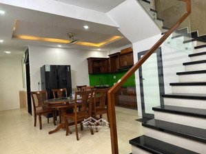 cho thuê nhà 3 tầng 2 mặt tiền gần cầu hoà xuân thiết kế 5 phòng ngủ, 3wc, 1 gara ô tô