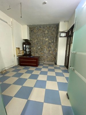 cho thuê nhà 176 mai dịch, q cầu giấy. dt 120m x 4 tầng, mt 7m. giá 22tr.