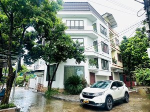 mẹ không cần nhà đẹp mẹ chỉ cần con bình yên nên nhà lô góc thạch bàn này sẽ bán