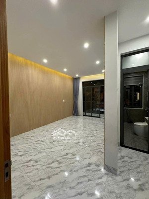 cho thuê nhà 3,5 tầng mới xây mặt tiền hồ đắc di, gần chợ cẩm lệ, diện tích: 100m²