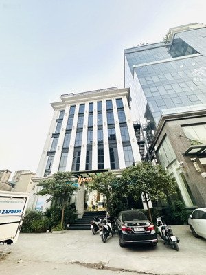 hiếm tòa building lô góc 9 tầng phố dương khuê 180m2 mặt tiền 24m cho thuê full 3 tỷ/n giá: 93,9 tỷ