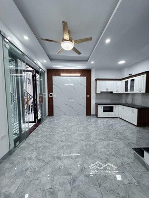 bán nhà ngô gia tự ,long biên - dt 33m - 5 tầng - gần mặt phố - chỉ 4,8 tỷ (có thương lượng)