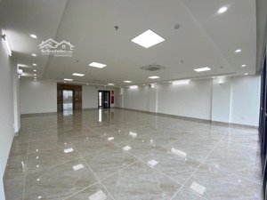 cho thuê toà nhà phố hoàng quốc việt 150m2 8 tầng có hầm mt 8m, ô tô đỗ 5 - 7 chiếc, 80tr/th