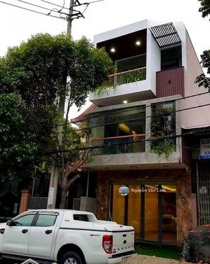 giá tốt ! mặt tiền phổ quang - ngay cc sky center, 8,2mx20m ( 183m2) , 3 tầng , chỉ 30 tỷ