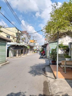 chủ gửi bán gấp lô đất thổ cư sổ hồng riêng cách đinh đức thiện 800m, đường xe tải tới đất