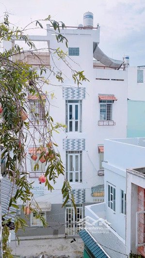 cho thuê nguyên căn, hẻm 239 bà hom phường 13, quận 6, giá chỉ 9 triệu, hẻm rộng, khu an ninh.