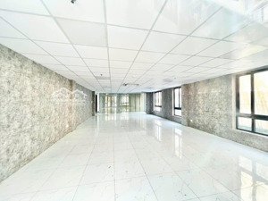 còn duy nhất 1 sàn tầng 6 tại số 20 ngụy như kon tum chia sẵn 2 phòng ô tô đỗ cửa giá 19tr/tháng