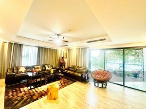 bán căn hộ 158m2 view sân golf giá 10,7 tỉ lh: 