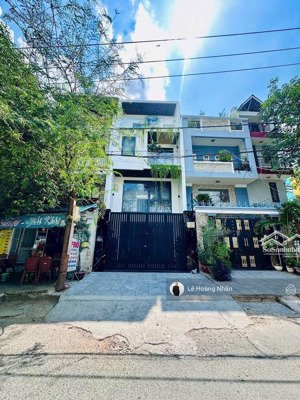 nhà phố mặt tiền vừa ở vừa kinh doanh. diện tích 5x19.5m, 3 tầng, full nội thất.