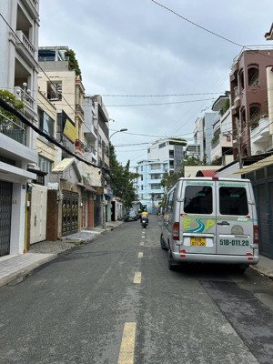 bán nhà măt tiền đường 281 lý thường kiệt , p.15 , q11 , 4 x 26m , 106m , 3 tầng , 23 tỷ tl