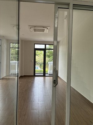 hàng hiếm tại verosa park, cho thuê bt 3pn, 4vs, 140m2, 25 triệu vnd, q9, hcm