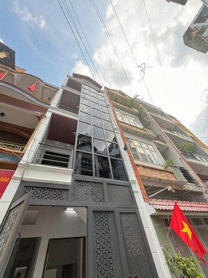 mtkd năm châu nhà 3 tầng sân thượng đường lớn oto tránh nhau