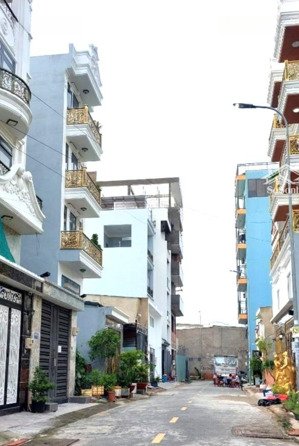 bán gấp nhà 5 tầng xe hơi ngủ trong nhà hẻm xe tải 8m gần lê văn quới giá tốt