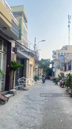 bán dãy trọ gồm 20 phòng, đang full phòng, thu nhập 30tr/tháng. gần vòng xoay an lạc.