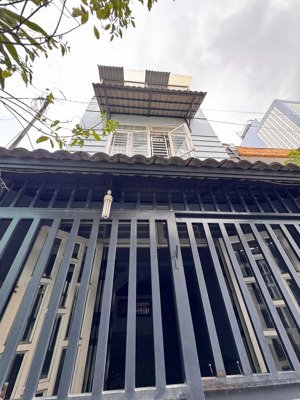 1 căn duy nhất 1/quốc lộ 1a giá đầu tư chỉ 3,85 tỷ nhà 3 tầng shr hoàn công đủ