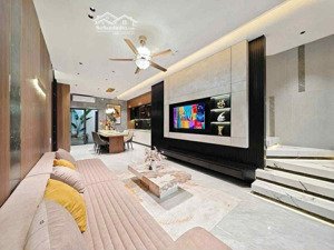 mt sư vạn hạnh 1/. đang có hợp đồng 99tr/th lâu dài. 5m mt. xây full 86m2, 4 tầng sổ vuông vức