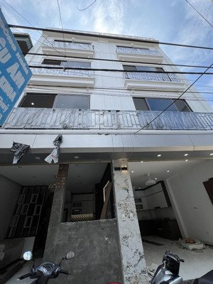 tôi bán căn nhà mặt đường ngõ thông, nhà full nội thất, sát đl thăng long, cách mỹ đình 7km