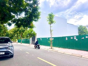 đất đẹp khu đô thị hà quang 1 đường thông thoáng. gần vòng xoay lạc an