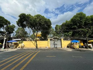 cho thuê nhà mt ngang 21m số 48 phú châu - đối diện bệnh viện thủ đức